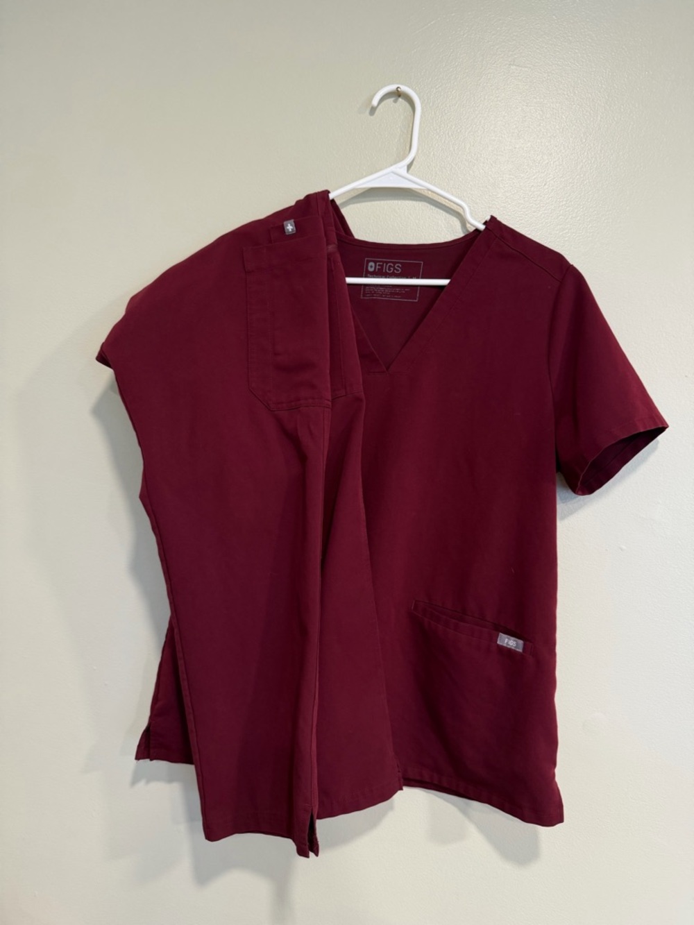 FIGS Burgundy Women's V-Neck Scrub Set Medium Petite